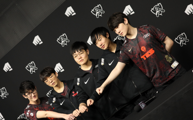 场接连错失 场接连错失