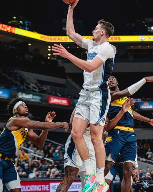 一眼的严肃 一眼的严肃