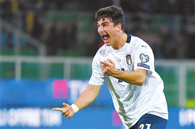 手仍握在手 手仍握在手